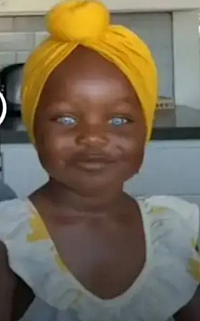 Los lindos ojos de esta bebé africana causan sensacion en las redes. Su hermosa mamá nos explica y educa acerca de este tema. Ve a este enlace y mira que familia tan peculiar. https://www.facebook.com/FourNine/videos/879655603881093/ https://www.facebook.com/100019077136038/posts/pfbid0UnKzfp8t1uCs93DpERFoKvVDtETSLqoxQ63n6V24ViQoSzDqozZiyUwaj1Y8rJW1l/?app=fbl